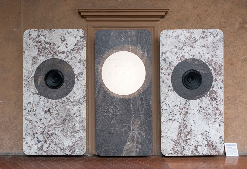 L’exposition EMOTION. L’arte contemporanea racconta le emozioni met les surfaces Fiandre